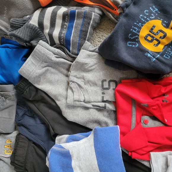 HUGE LOT OF 4T BOYS CLOTHES!! 26 Items - Picture 7 of 7